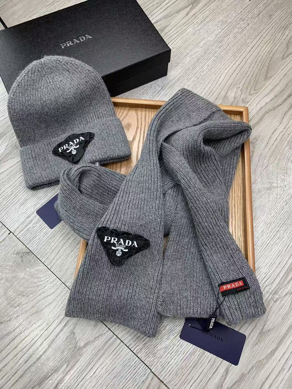 💕 Prada Women's Winter Hat & Scarf Set - Picture 2 of 6
